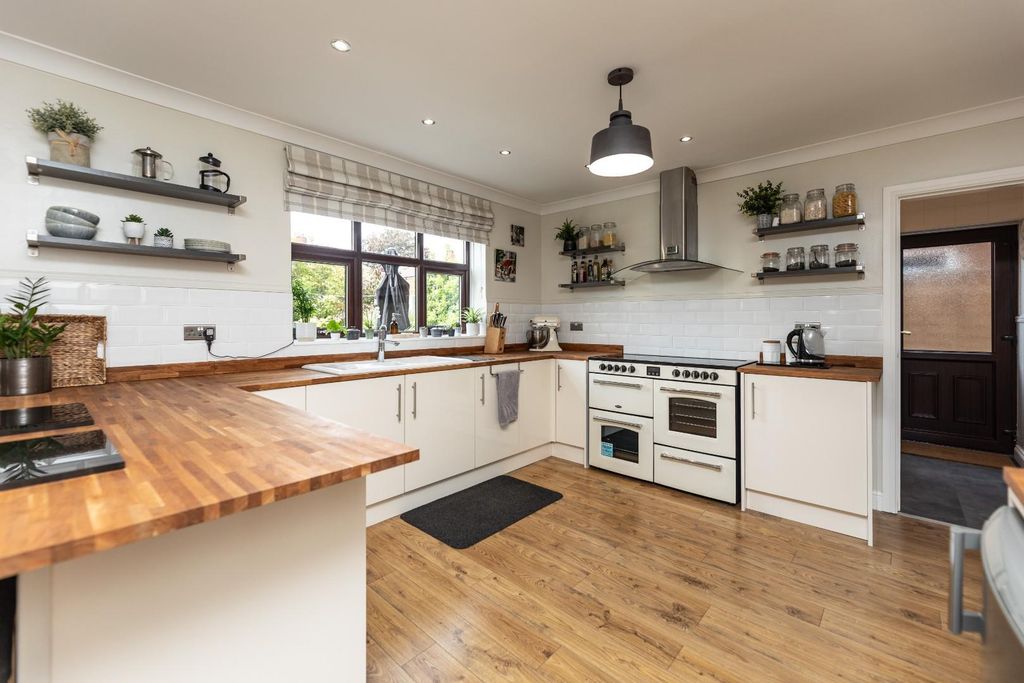 Additional image 4 of 4 bed detached house for saleHighfield Road, Pontefract WF8