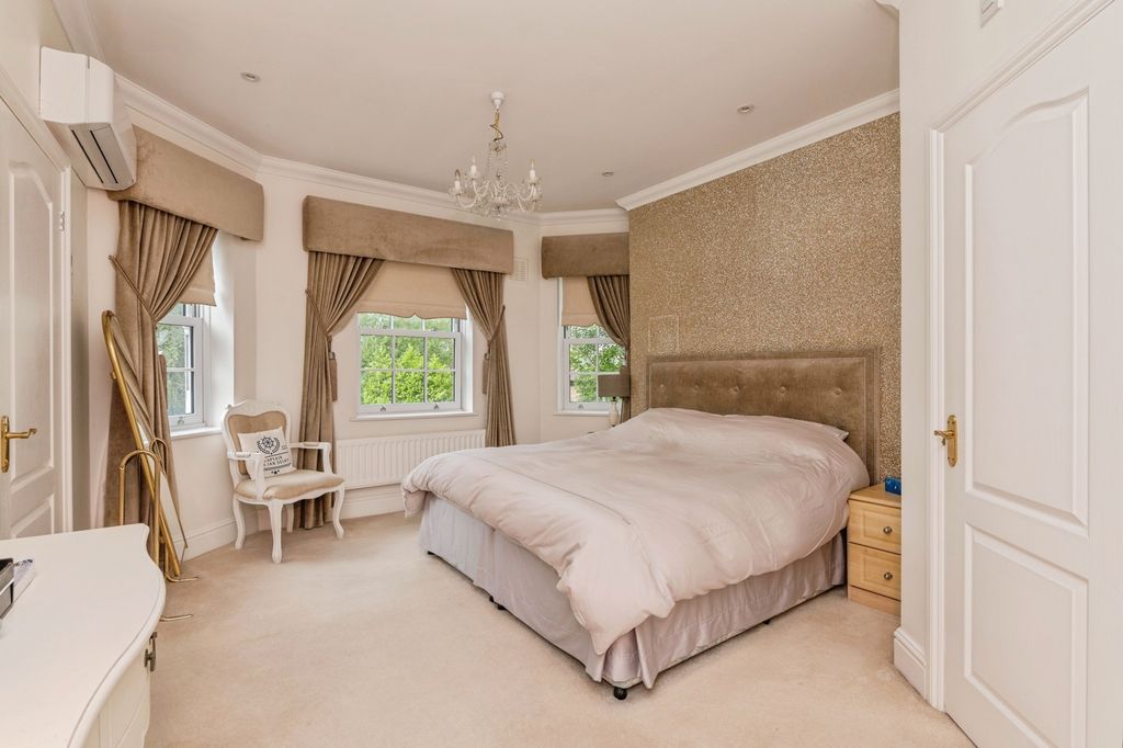 Additional image 16 of 2 bed terraced house for saleHigh Street, Ongar, Essex CM5