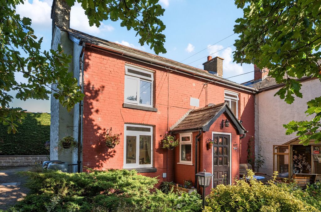 3 bed semi-detached house for saleLlanfyllin, Powys SY22