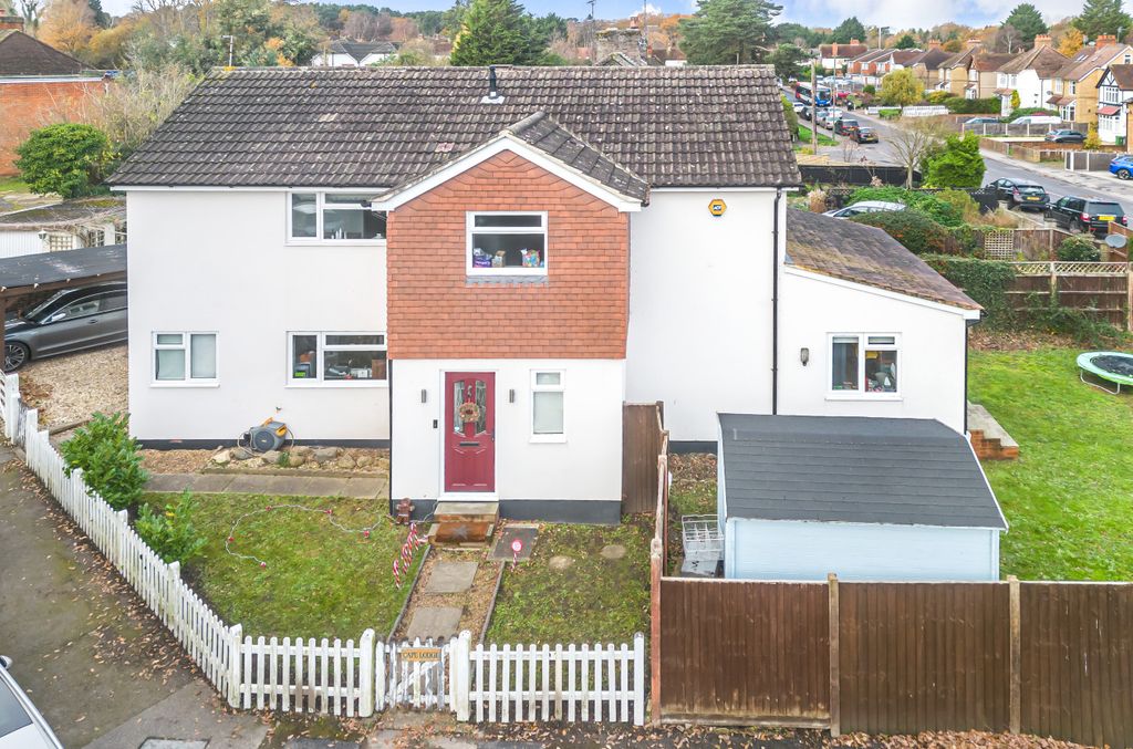 4 bed detached house for saleCatena Rise, Lightwater, Surrey GU18