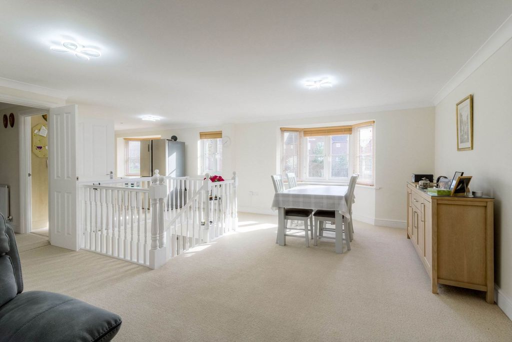 3 bed flat for saleWoodall Close, Middleton MK10 photo 5