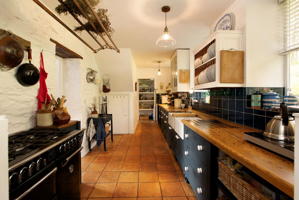 4 bed detached house for saleTrenant Point, Looe, Cornwall PL13 photo 5