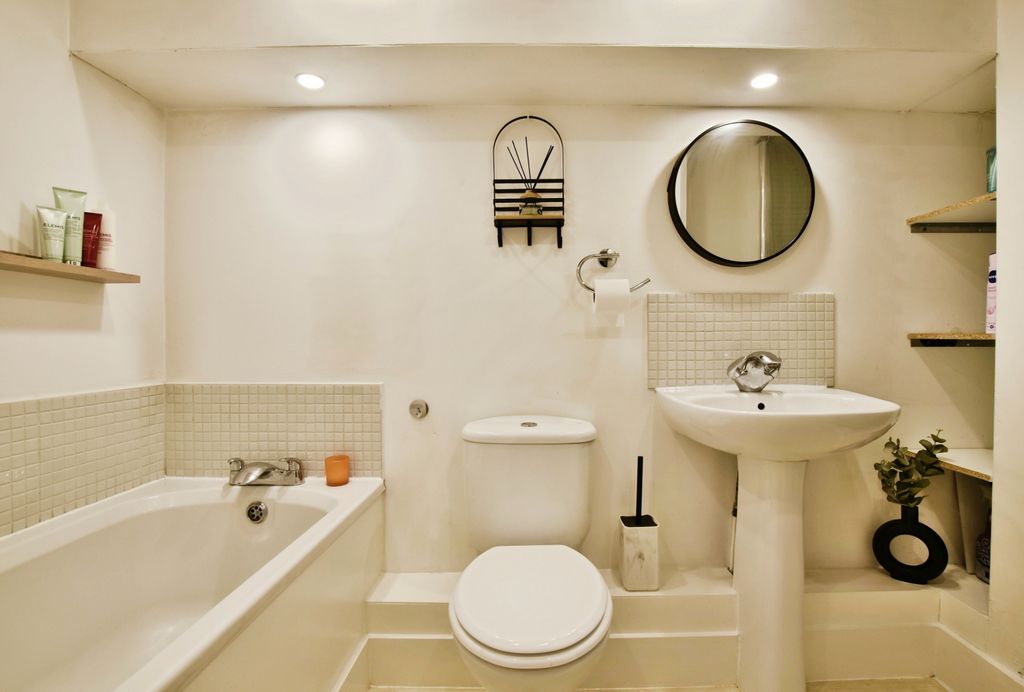 Additional image 13 of 2 bed flat for salePickford Street, Macclesfield SK11