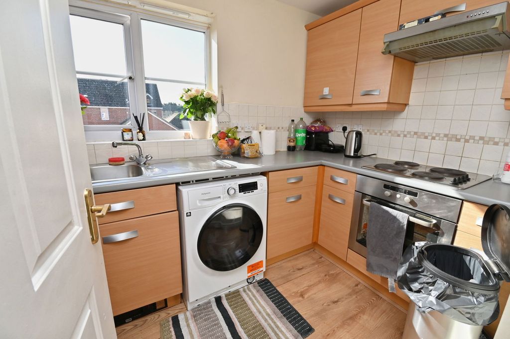 Additional image 3 of 2 bed flat for saleTown Lands Close, Wombwell, Barnsley S73