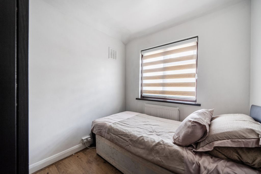 Additional image 17 of 4 bed semi-detached house for saleOldfields Circus, Northolt UB5
