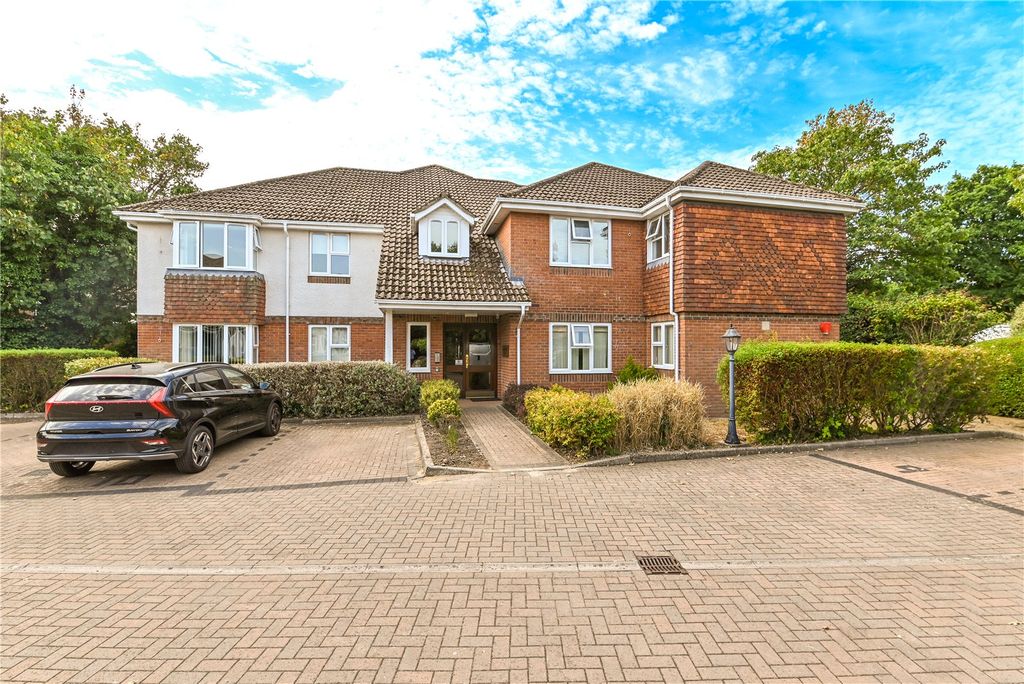 2 bed flat for saleCaslake Close, New Milton, Hampshire BH25