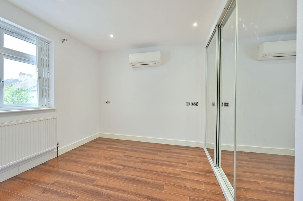 Additional image 20 of 5 bed semi-detached house for saleThurleston Avenue, Morden SM4