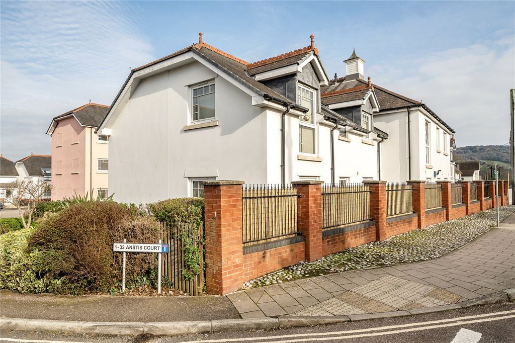 2 bed flat for saleWoolbrook Road, Sidmouth, Devon EX10