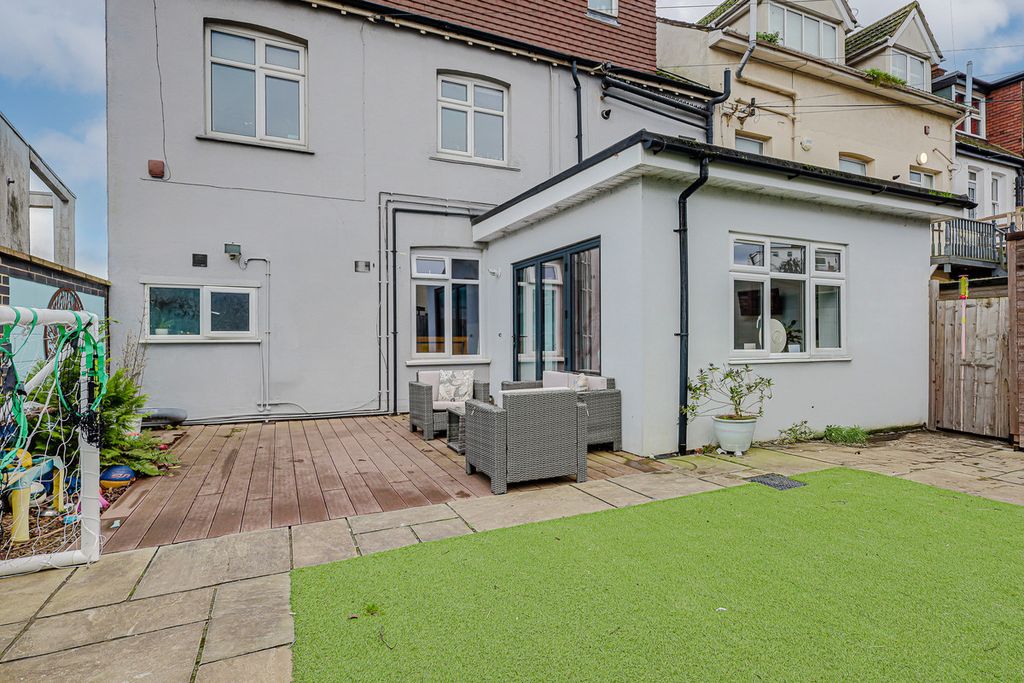 Additional image 21 of 2 bed flat for saleGrand Parade, Leigh-On-Sea SS9