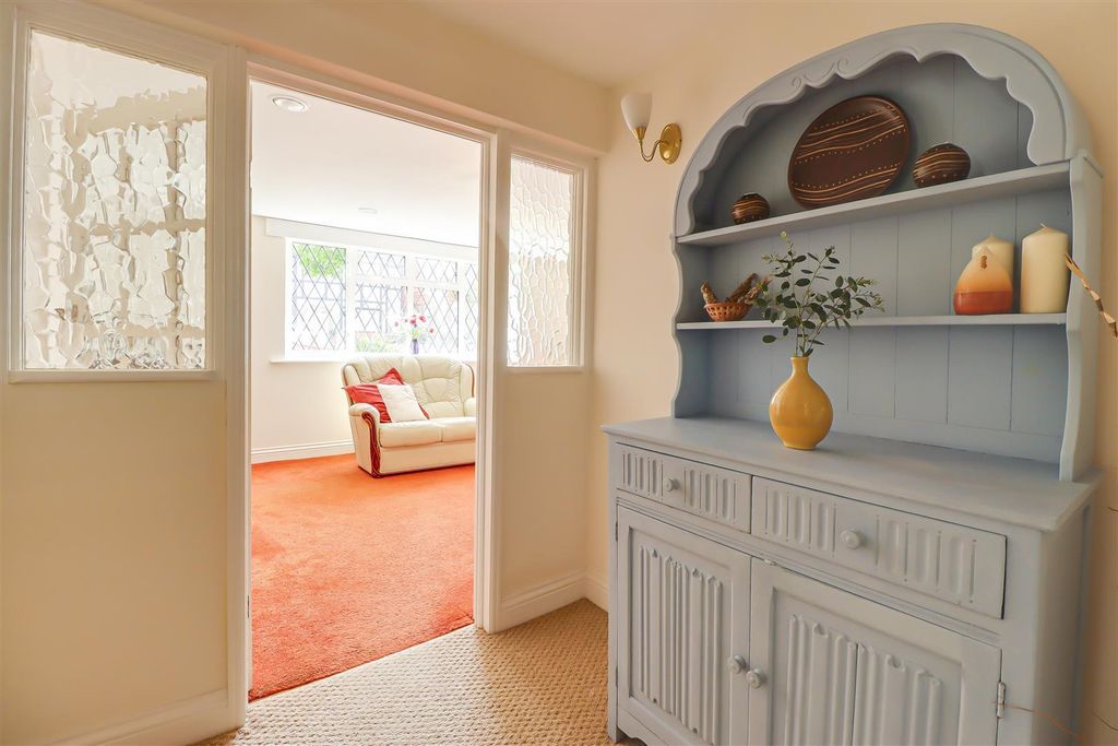 Additional image 5 of 5 bed detached house for saleWoodside, Leigh-On-Sea SS9