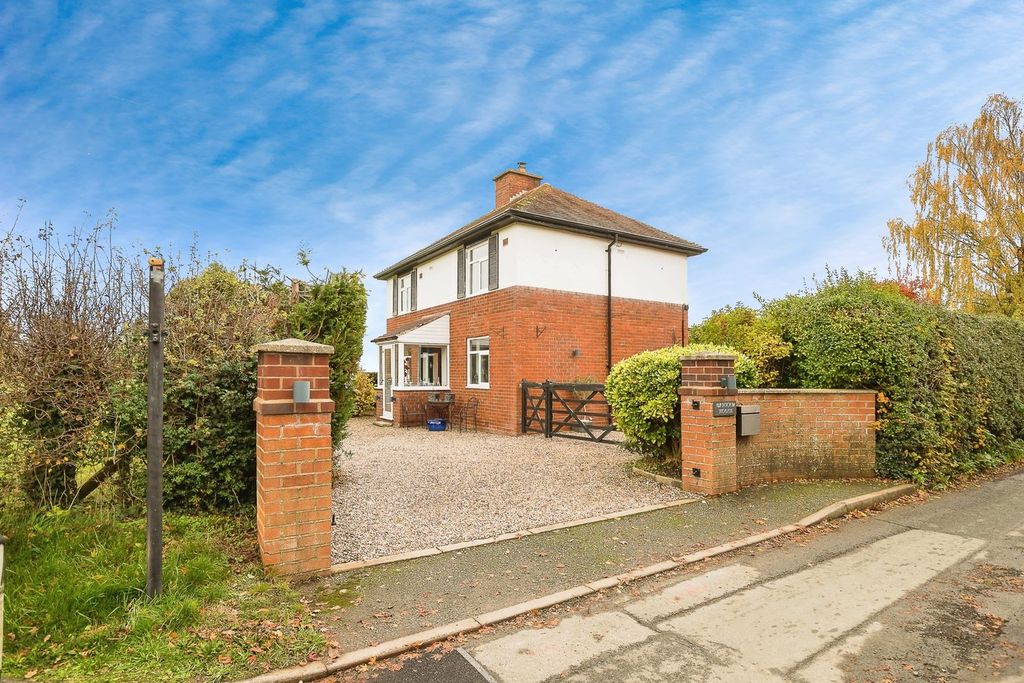 4 bed detached house for saleGuilsfield, Welshpool SY21