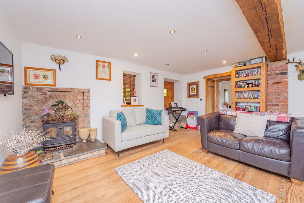 4 bed barn conversion for saleCoed-Y-Go, Oswestry SY10 photo 2