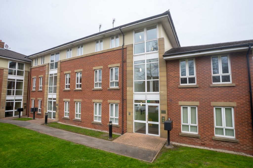 2 bed flat for saleMayfair Court, Prenton CH43