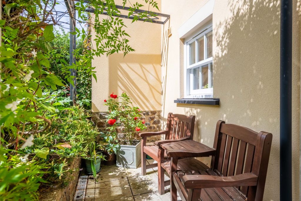 2 bed flat for saleCastle Heights, Lynton EX35 photo 3