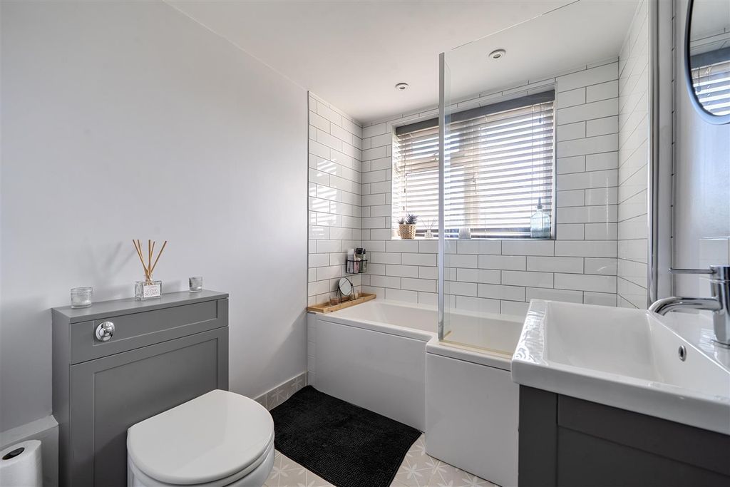 4 bed barn conversion for saleTail Mill Lane, Merriott TA16 photo 4