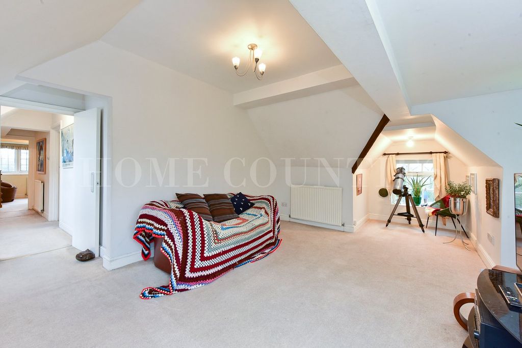 2 bed flat for saleMutton Lane, Potters Bar EN6 photo 5