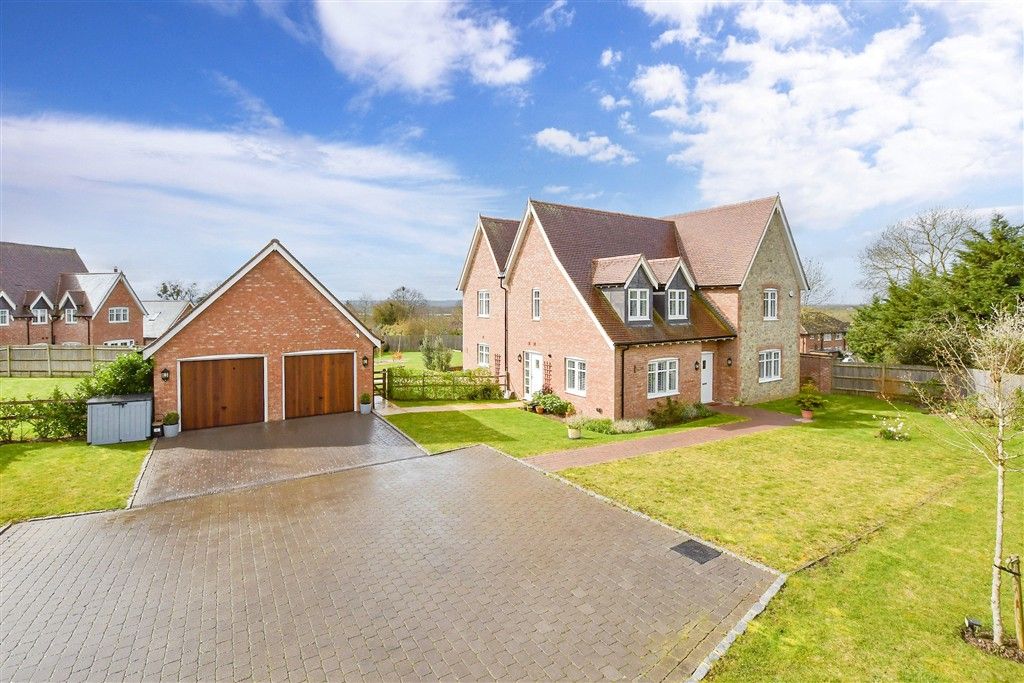 4 bed detached house for saleVicarage Fields, Linton, Maidstone, Kent ME17 photo 2