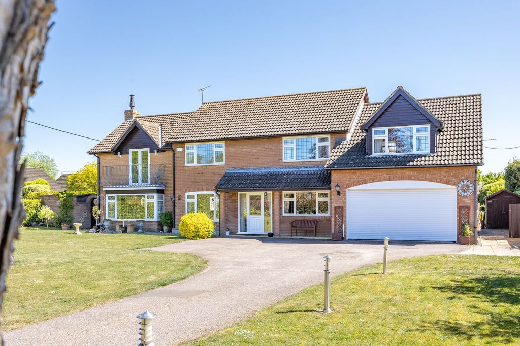 6 bed detached house for saleFolgate Lane, Costessey NR8