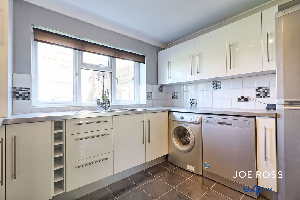 Additional image 4 of 2 bed flat for saleSt. Giles Crescent, Maldon CM9