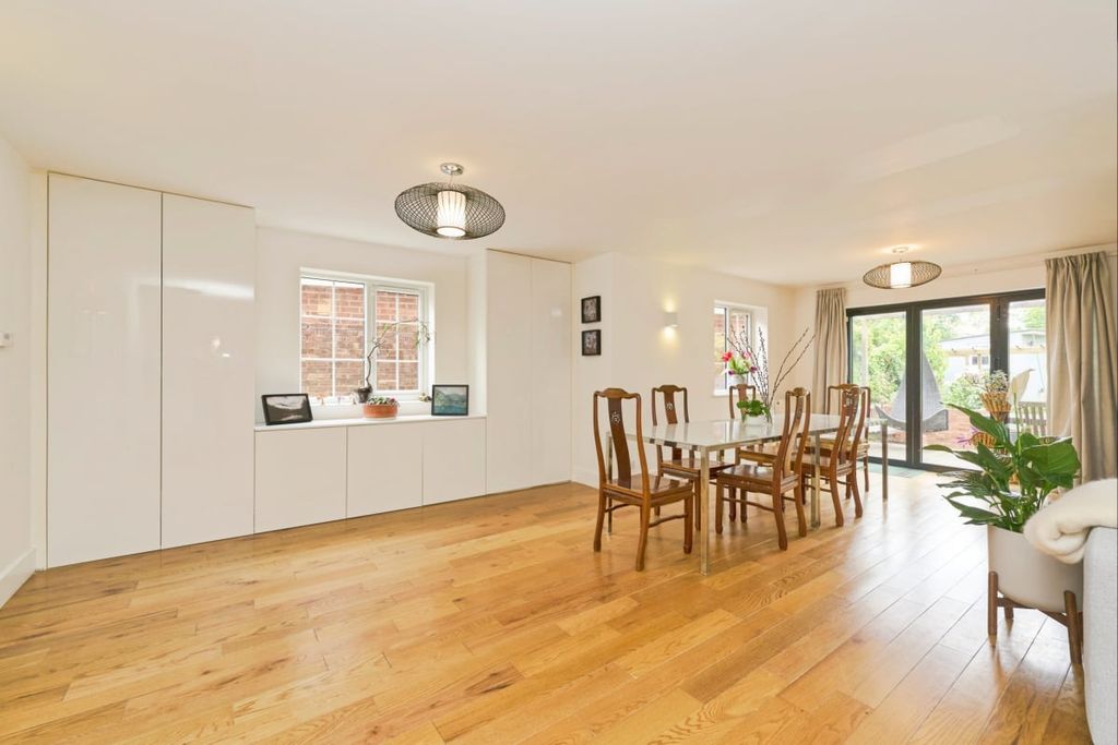 Additional image 4 of 5 bed detached house for saleMaria Theresa Close, New Malden KT3