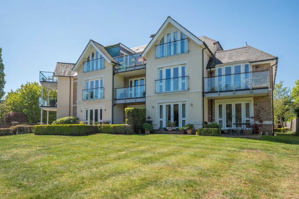 2 bed flat for saleLongworth Drive, Maidenhead SL6
