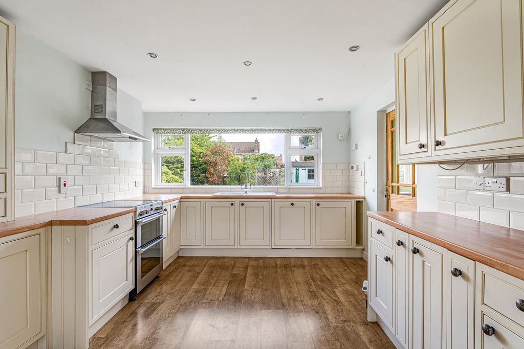 Additional image 4 of 3 bed detached house for saleWest Way, Lechlade, Gloucestershire GL7
