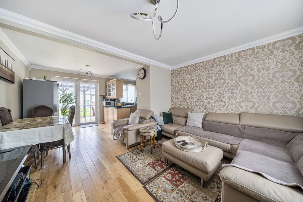 Additional image 2 of 6 bed end terrace house for saleRushdene Crescent, Northolt UB5