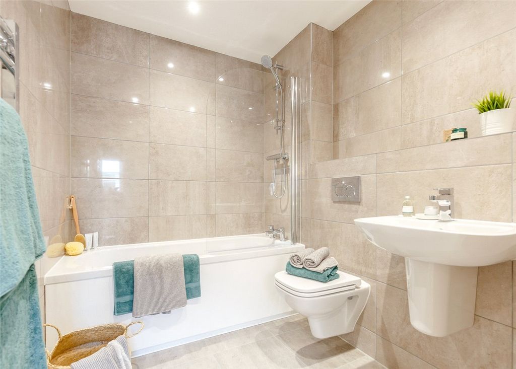 Additional image 8 of 2 bed flat for saleSteel Close, Newbury, Berkshire RG14