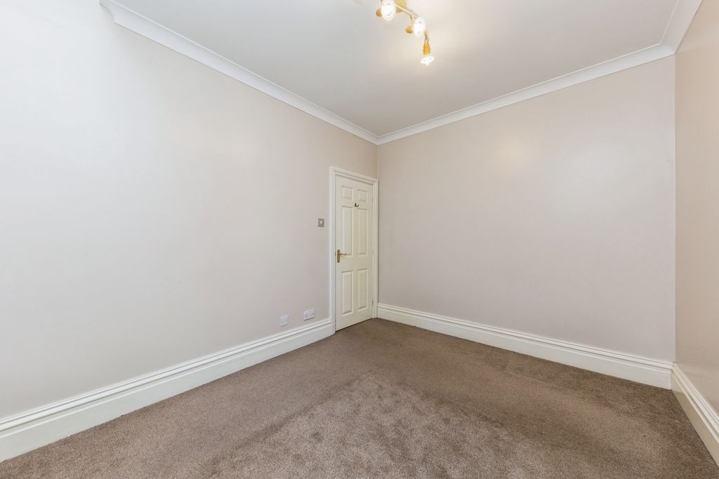 Additional image 10 of 2 bed flat for saleThe Uplands, Bishopton Drive, Macclesfield, Cheshire SK11