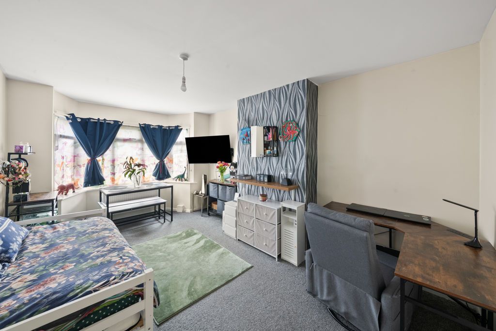 Additional image 3 of 2 bed maisonette for salePetworth Close, Northolt UB5