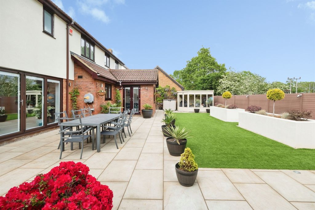 Additional image 23 of 4 bed detached house for saleTabard Gardens, Newport Pagnell MK16