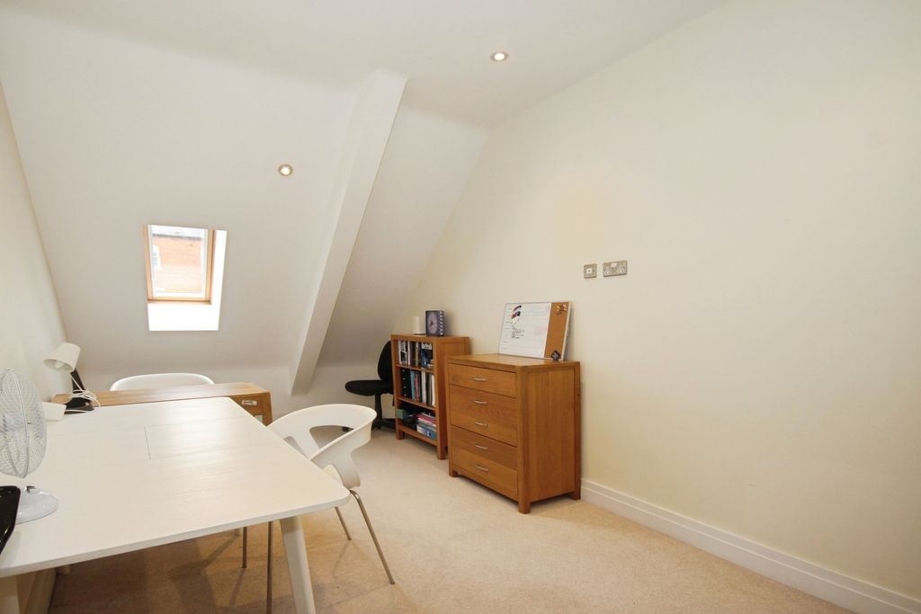 Additional image 12 of 2 bed flat for saleClarendon Avenue, Leamington Spa, Warwickshire CV32