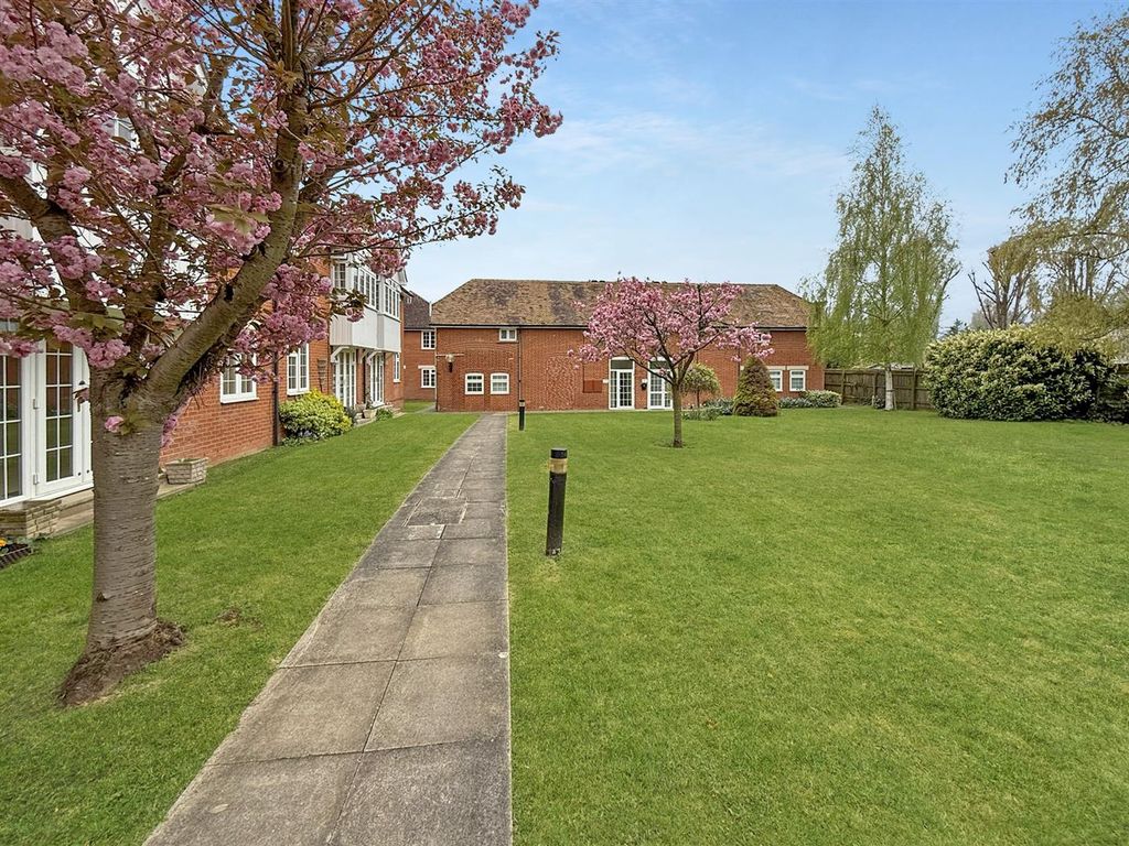1 bed flat for saleHeath Road, Newmarket CB8