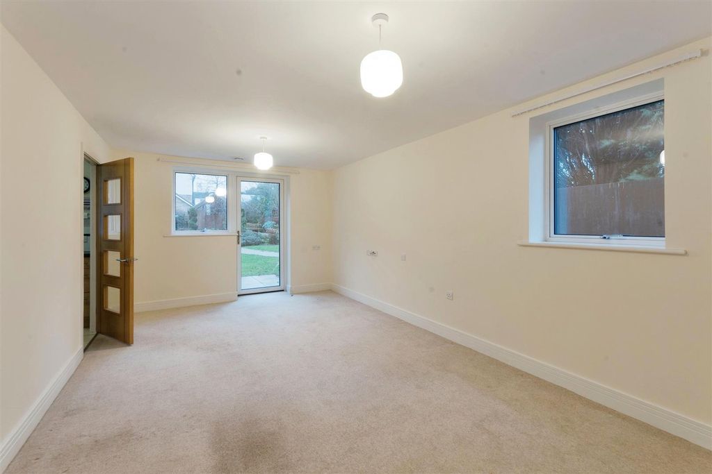 Additional image 4 of 2 bed flat for sale8 Westonia Court, 582-592 Wellingborough Road, Northampton NN3