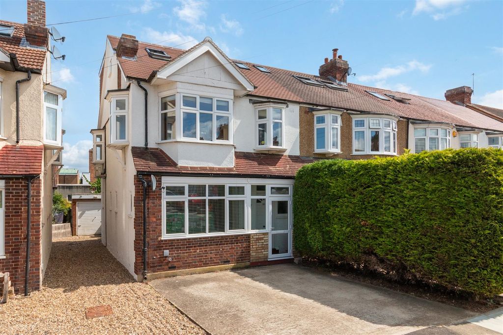 4 bed end terrace house for saleCherrywood Lane, Cannon Hill SM4