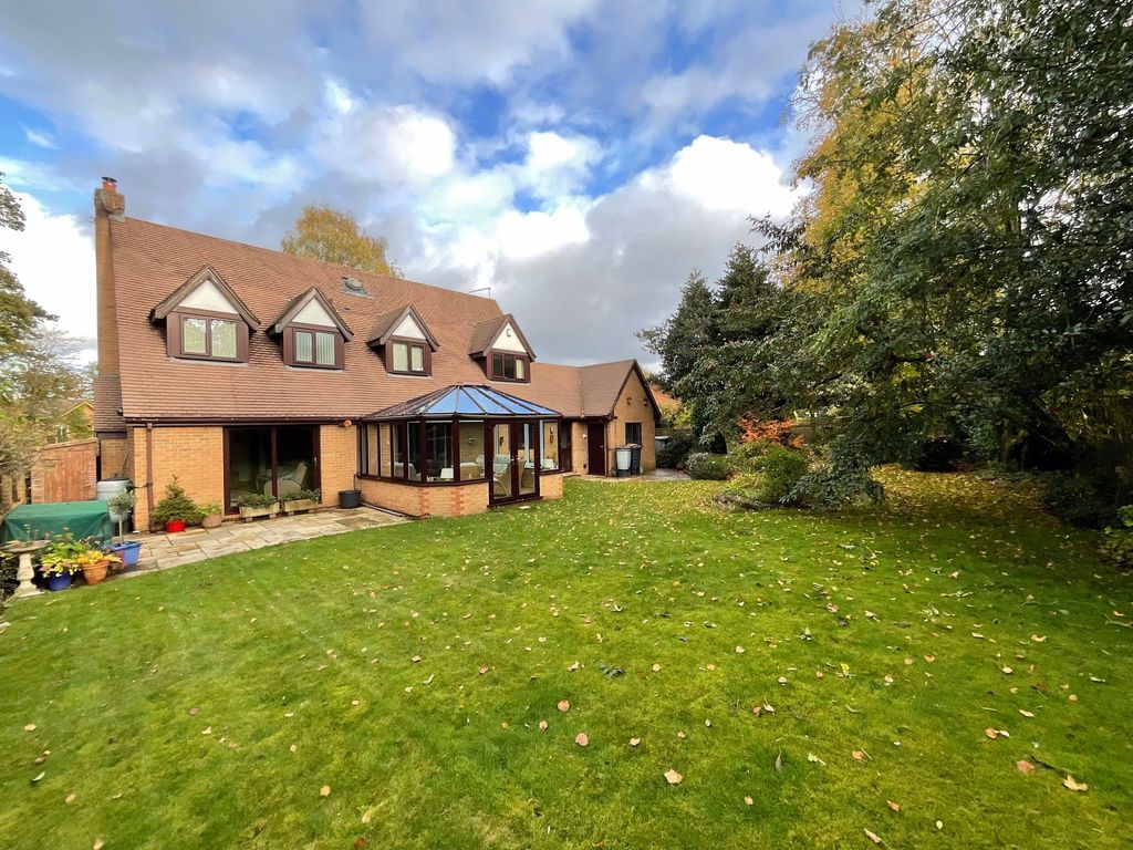 4 bed detached house for saleThe Paddock, Willaston CW5 photo 4