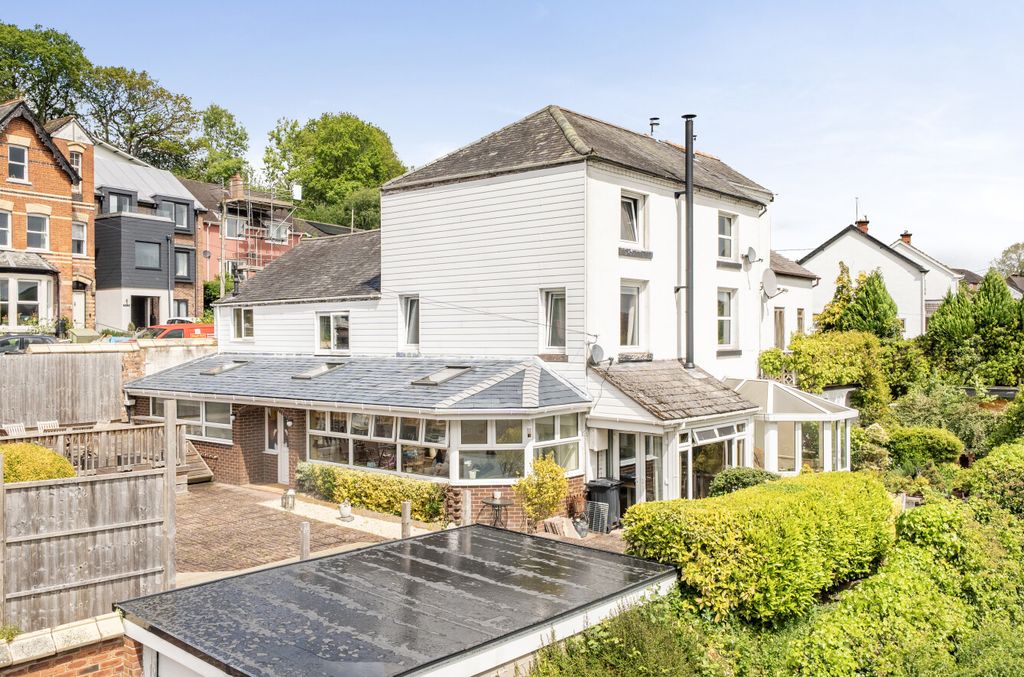 3 bed end terrace house for saleCrescent Street, Newtown, Powys SY16