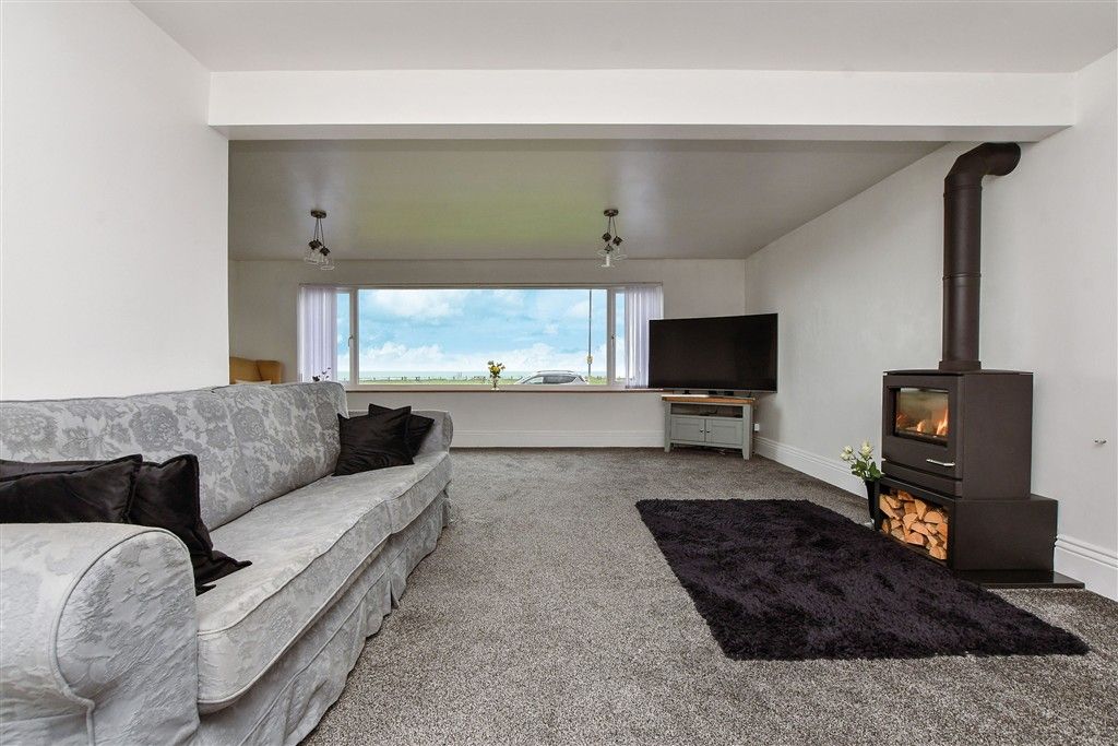 4 bed detached house for saleRoyal Esplanade, Westbrook, Margate, Kent CT9 photo 5