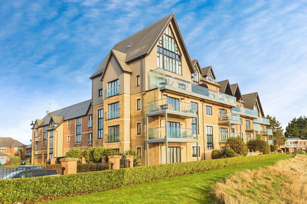 Additional image 7 of 2 bed flat for saleVictory Boulevard, Lytham St. Annes FY8