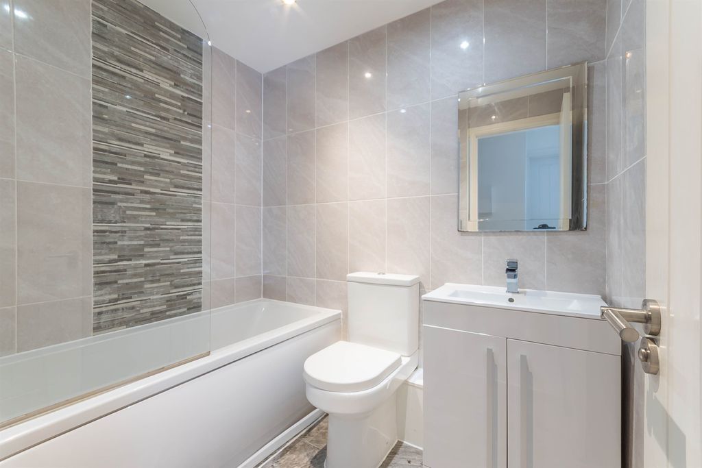 Additional image 4 of 2 bed flat for saleBeacon Hill, Maldon CM9