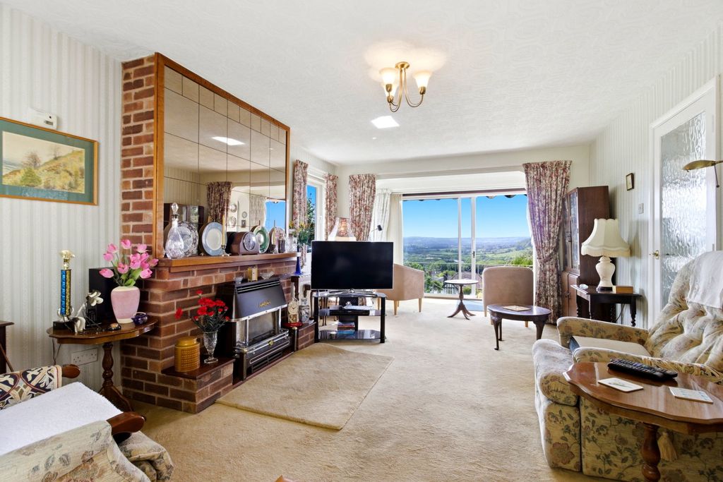 3 bed detached house for saleUpperfields, Ledbury HR8 photo 3