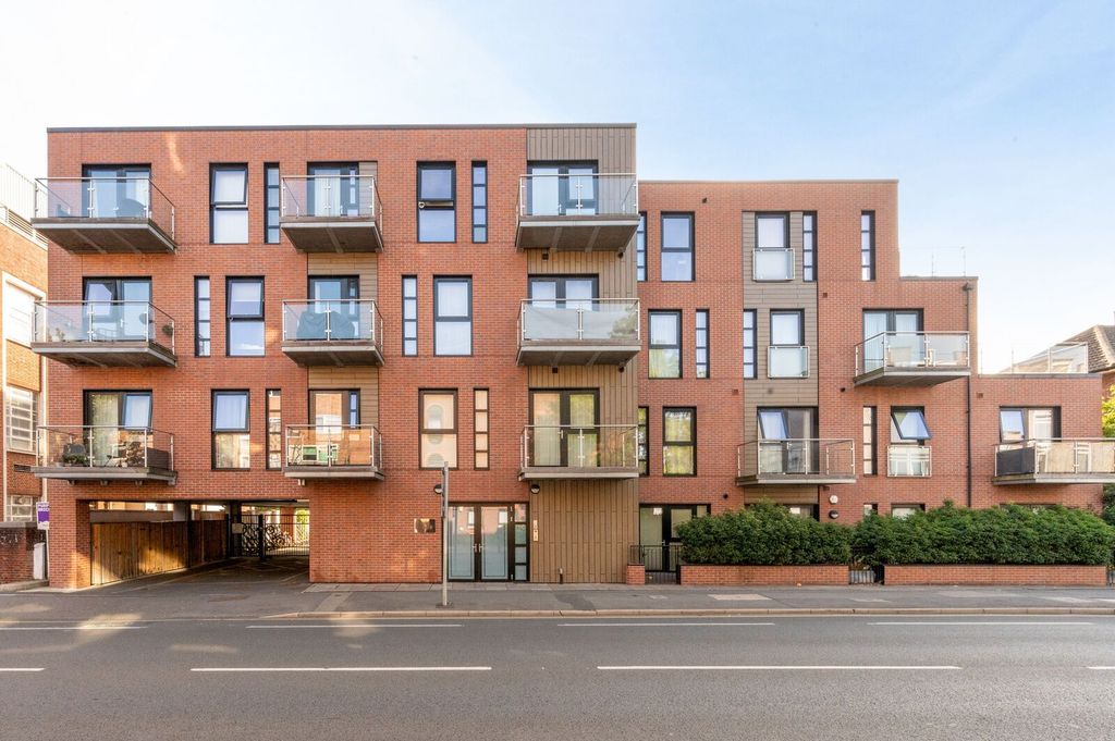 Additional image 10 of 3 bed flat for saleCoombe Road, New Malden KT3