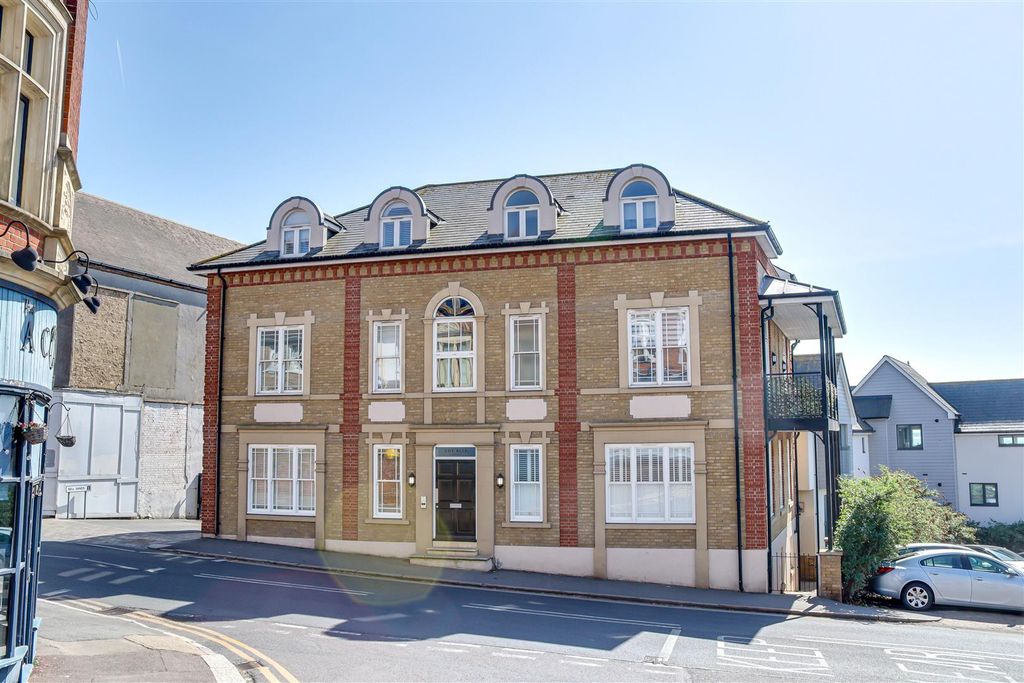 1 bed flat for saleBell Sands, Leigh-On-Sea SS9