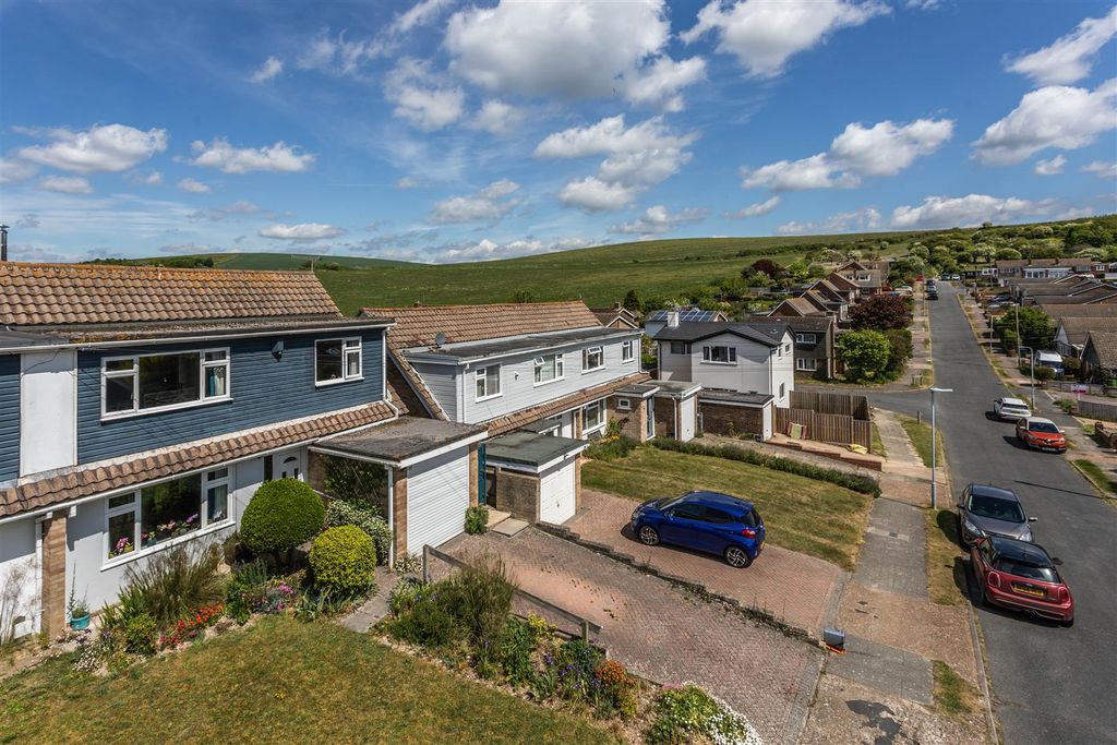 3 bed semi-detached house for saleWellington Road, Newhaven BN9
