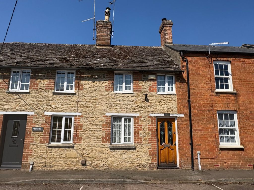 2 bed terraced house for saleSherborne Street, Lechlade, Gloucestershire GL7