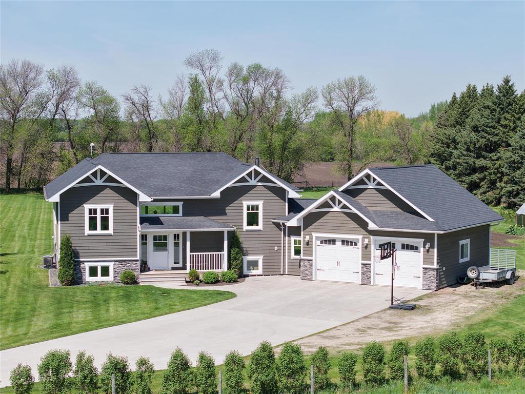 3 10104 22 Road W