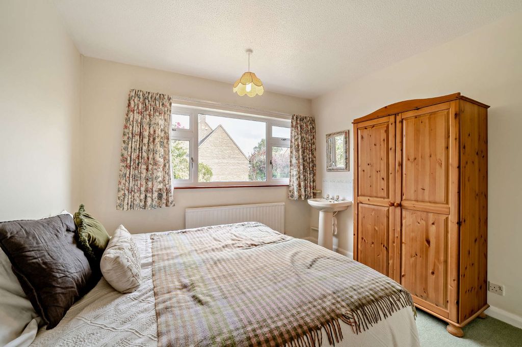 Additional image 8 of 3 bed bungalow for saleKingsmead, Lechlade, Gloucestershire GL7