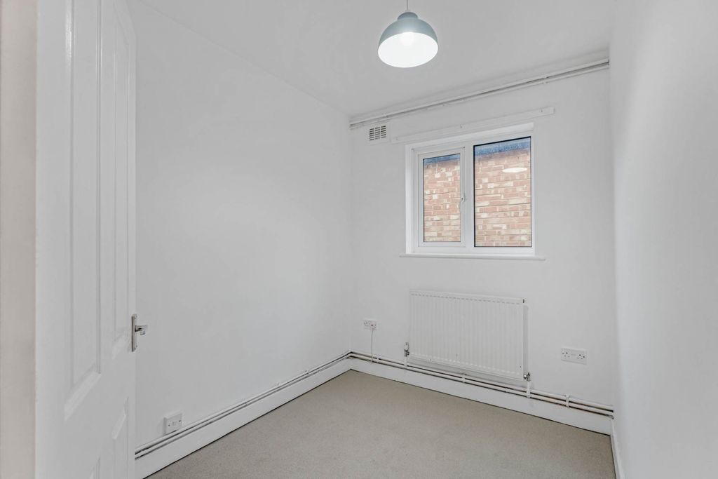 Additional image 10 of 2 bed maisonette for saleHigh Street, Newport Pagnell MK16