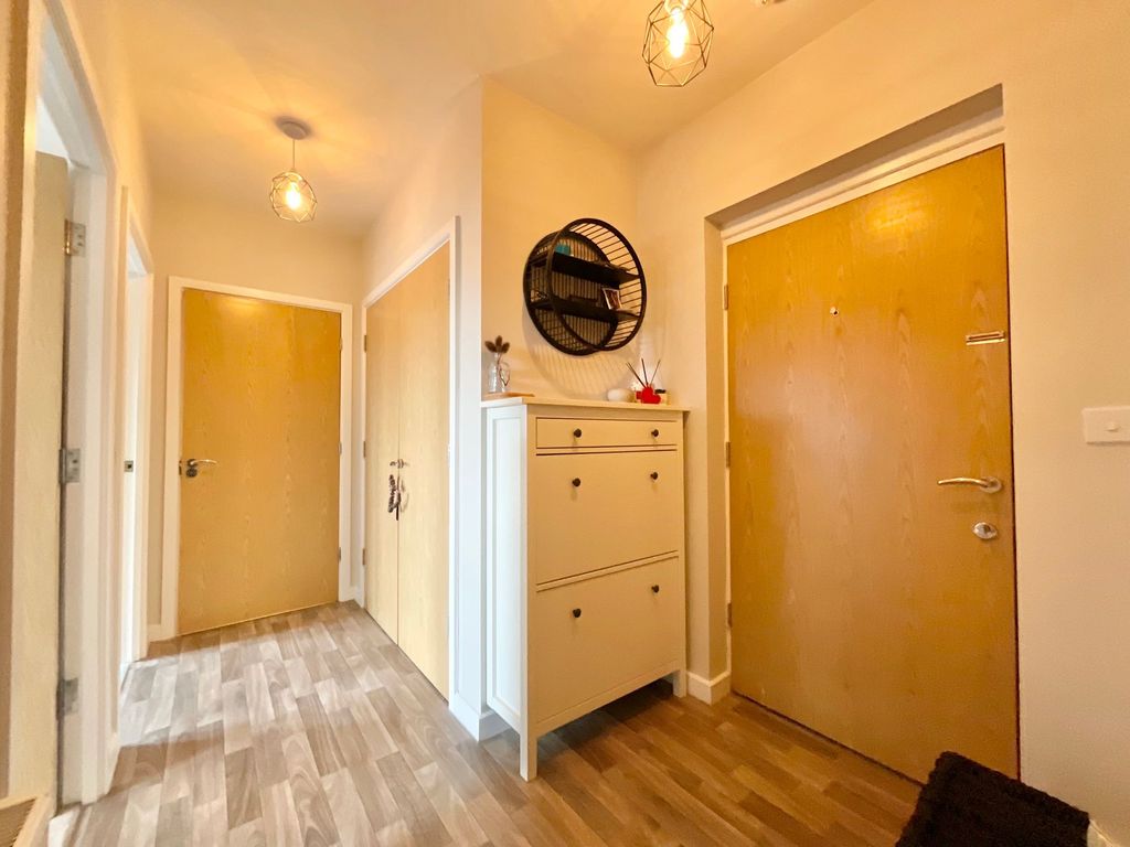 2 bed flat for saleReaseheath Way, Henhull CW5 photo 5