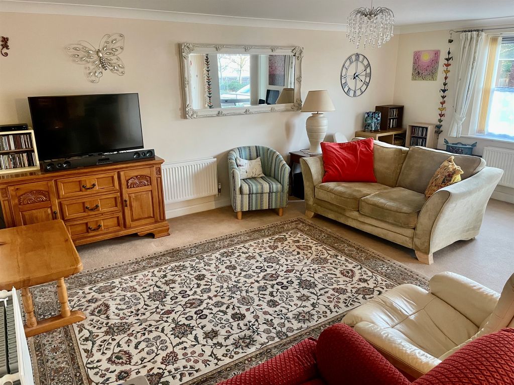 3 bed flat for saleTrinity Way, Minehead TA24 photo 3